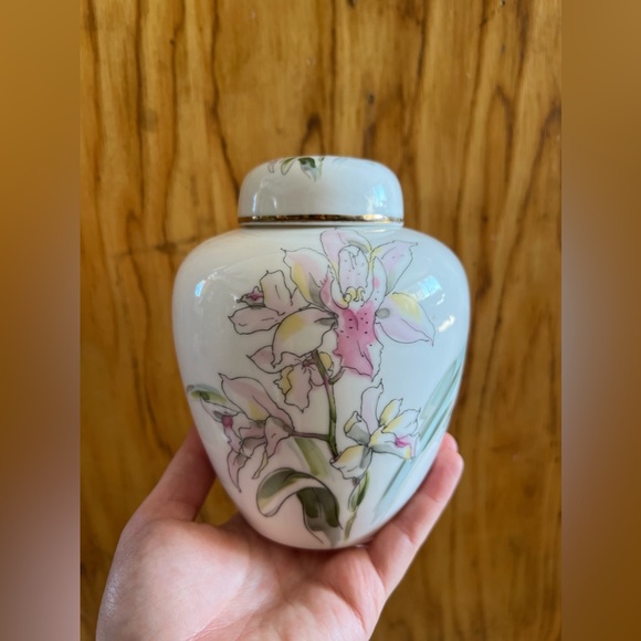 Vintage Lily Ginger Jar - Picture 1 of 4